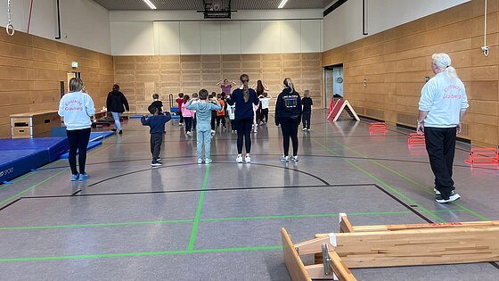 Sporttag Kita Regenbogen Glauburg, bei der Eintracht Glauberg